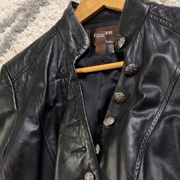 Danier Women's Sleek Black Leather Jacket - Picture 9 of 10